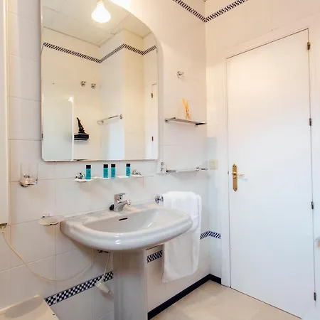Apartment Wide With Terrace- 2bd 1bth- Santa Cruz *