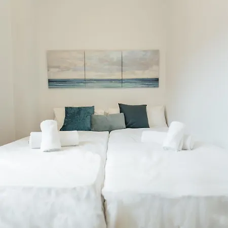 Wide With Terrace- 2bd 1bth- Santa Cruz