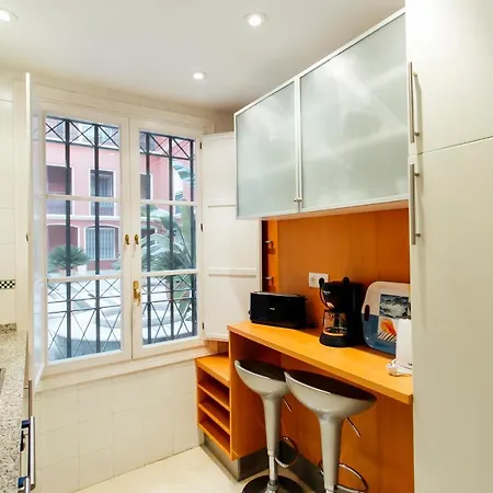 Wide With Terrace- 2bd 1bth- Santa Cruz Seville