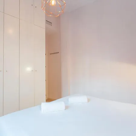 Wide With Terrace- 2bd 1bth- Santa Cruz * Seville