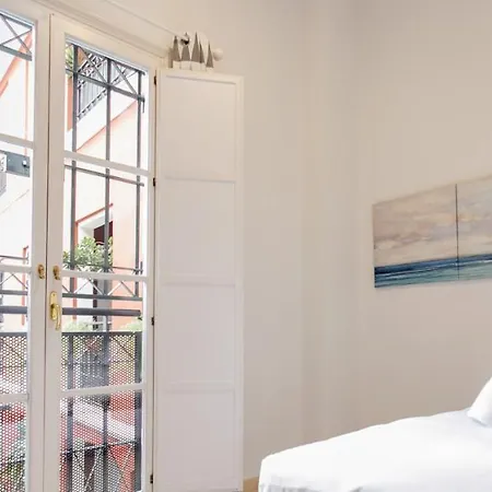 Wide With Terrace- 2bd 1bth- Santa Cruz Apartment